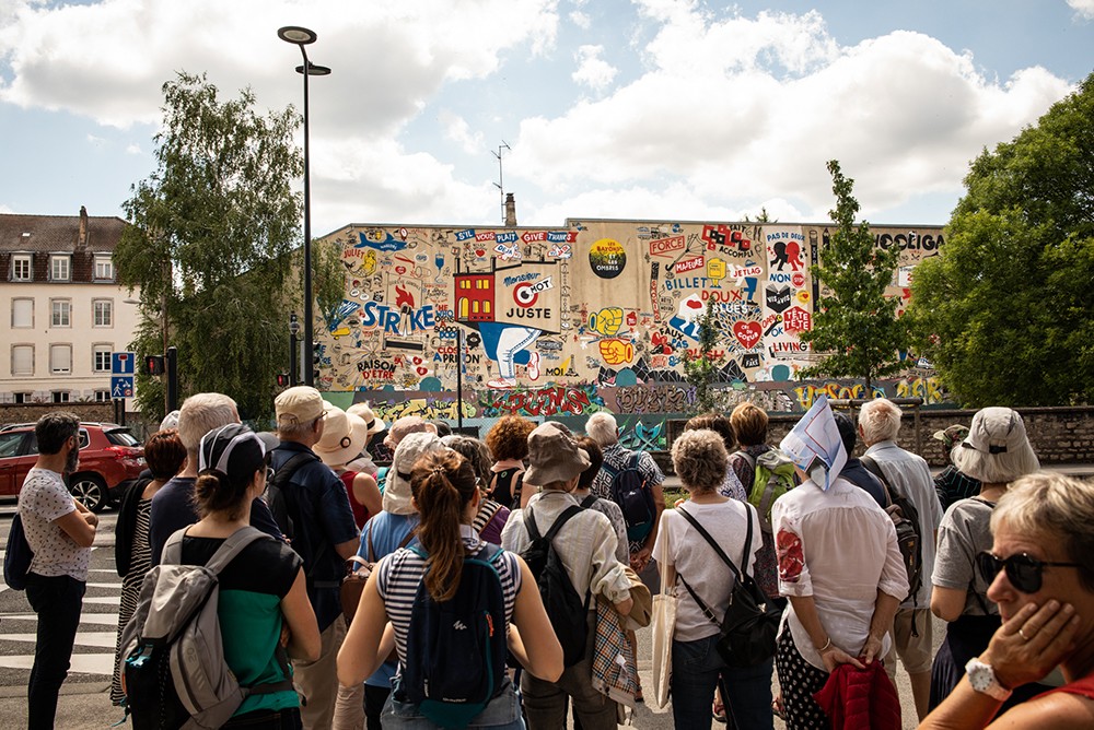 revue-sur-mesure-art-dans-et-avec-lespace-public_visite_stephen_powers_2019_wh.jpg
