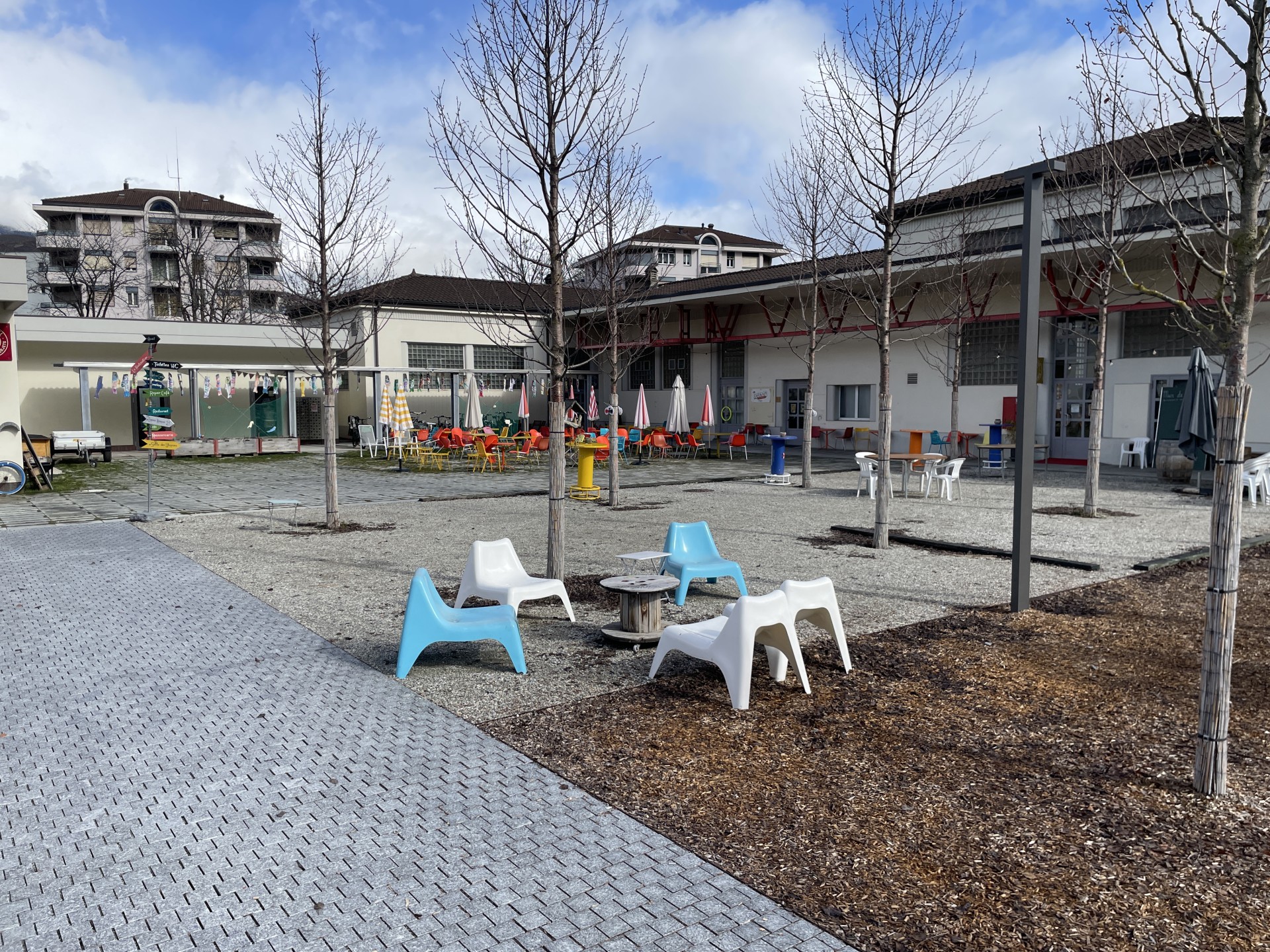 revue-sur-mesure-comment-la-notion-de-tiers-lieux-vit-elle-ailleurs_1_l-archiepl.jpg